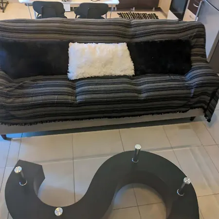 Relaxing 80m From The Sea